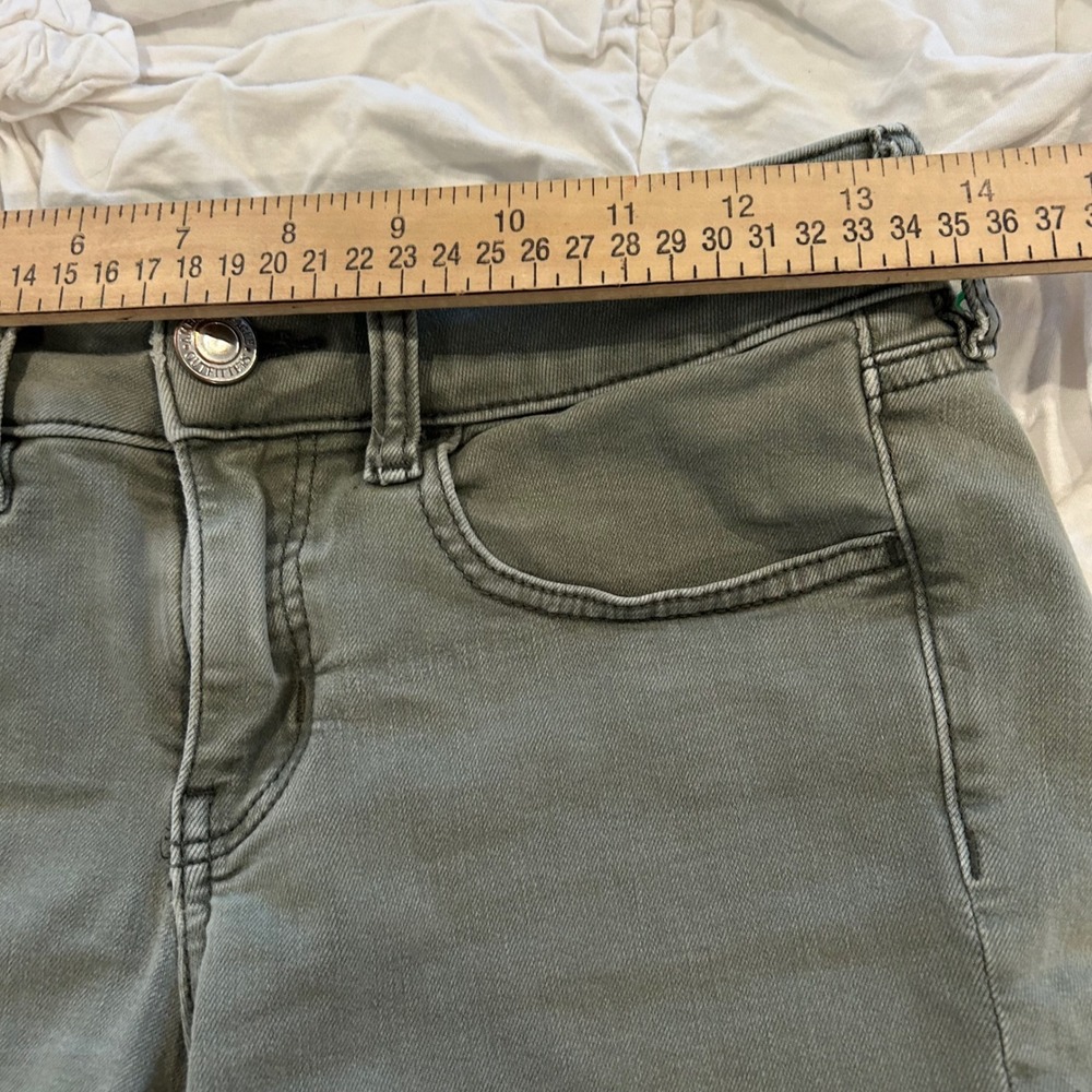 American Eagle Outfitters Women Green Super Stretch Denim Shorts Size 2 - Picture 6 of 9
